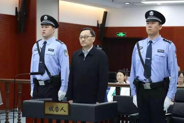 从“救火队长”到“退货市长”！江苏省原副省长缪瑞林今天在青岛受审