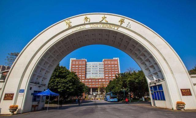 暨南大学美丽的湖光山色，一个静美的大学校园！