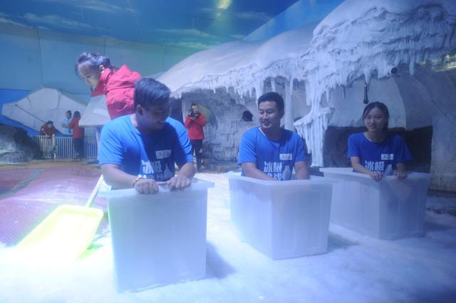 冰桶挑战欢乐多 武汉海昌极地海洋公园冰GO海洋节开启狂欢季