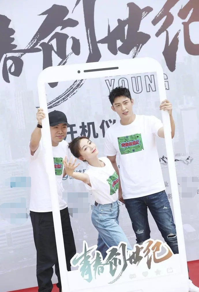 黄景瑜吴谨言cos干将莫邪，男方臂力惊人，两位合作新剧正式杀青