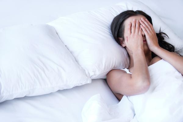 晚上开灯睡觉，对睡眠和健康有哪些危害？你有必要清楚