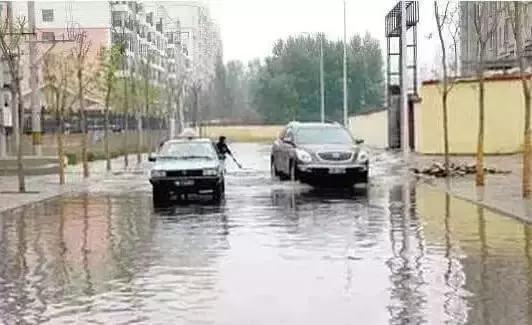 雨天救命的开车技巧，有车一族一定要看！