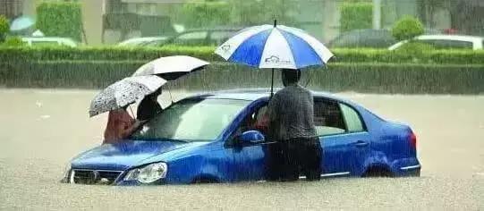 雨天救命的开车技巧，有车一族一定要看！