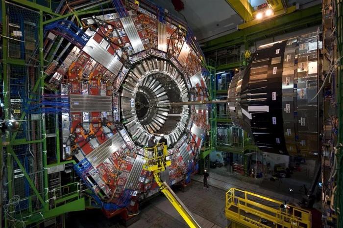 大型强子对撞机，再加上机器学习算法，能否加速破解暗物质之谜？