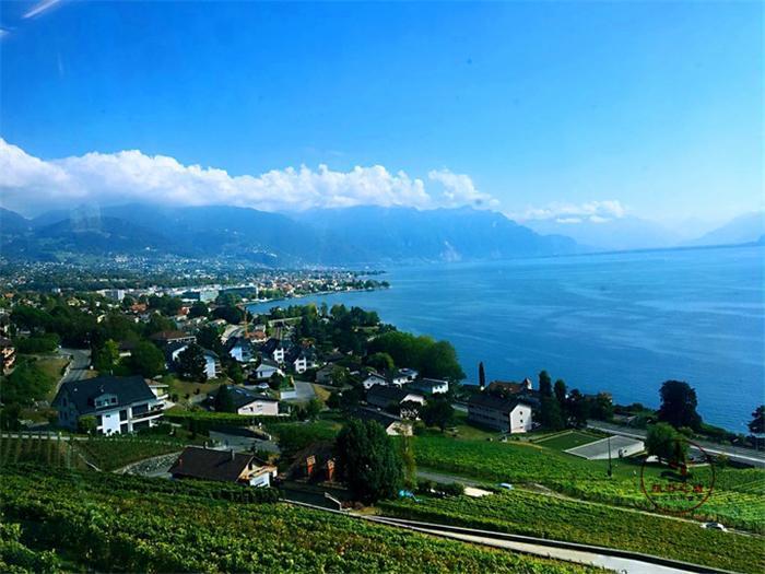 世界最大高山堰塞湖，瑞士最大的湖，湖水最深处超300米