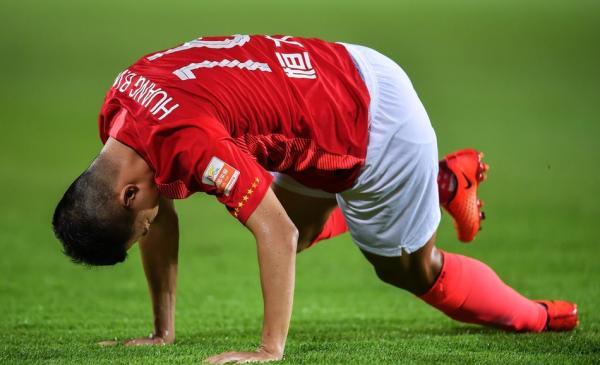 体坛联播｜武磊3分钟攻入欧战首球，考辛斯遭遇膝盖重伤