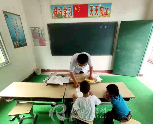 西峡60岁乡村教师陈俊德：扎根山区四十载 照亮孩子求学路