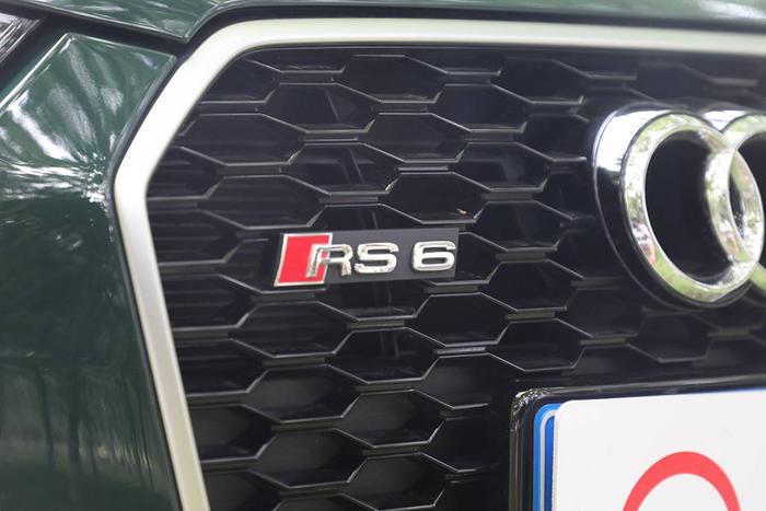全新奥迪RS 6 Avant预告图发布，将于9月10日法兰克福车展亮相