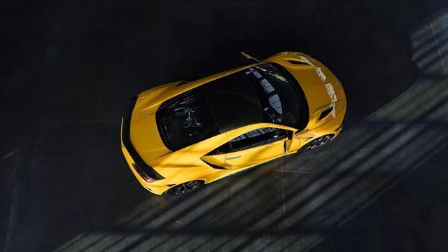 讴歌NSX 2020款车型增加了复古的黄色黄调