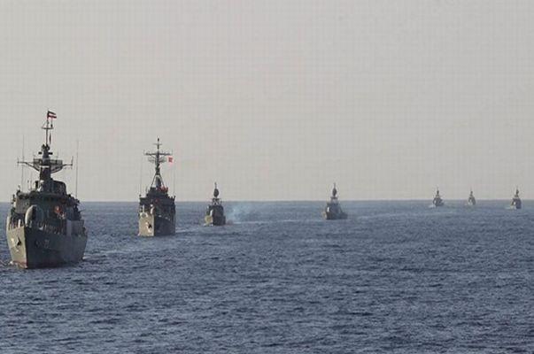 伊朗向美军发出示威信号，靶船离开港口，遭遇弹药饱和袭击