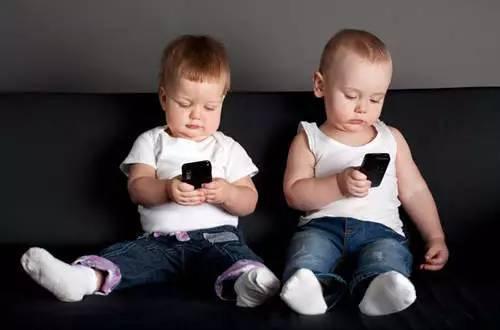 2岁半孩子不会说话因手机看多了？婴幼儿语言发展，建议这样做
