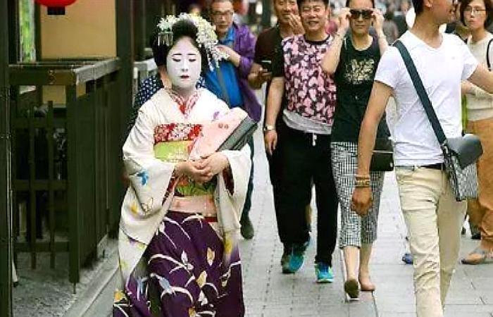 日本女孩来中国旅游，买西瓜却“遭拒”