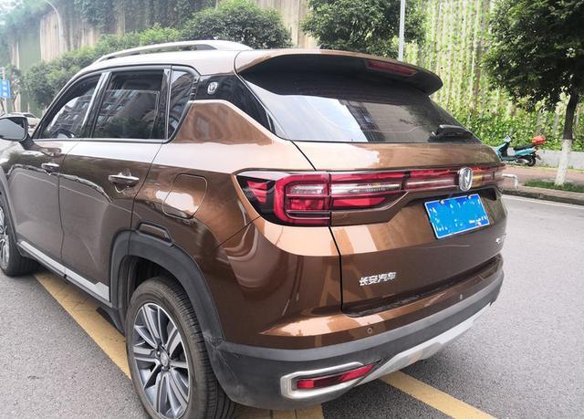 置换长安CS35PLUS，不到7万买SUV，油耗仅7L，全家坐得下