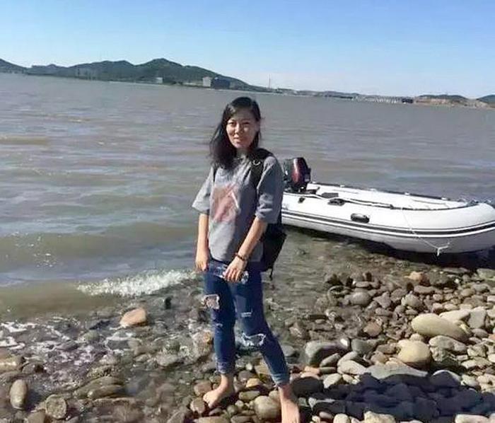 辞职去旅游的女老师让人羡慕，可生活需要奋斗，不容许我们任性