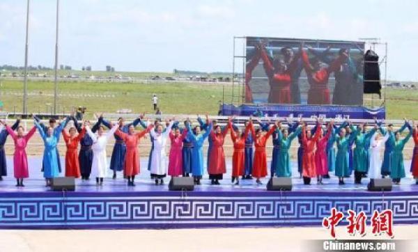 内蒙古赛马节开幕 十余国外宾助演彰显“国际范儿”