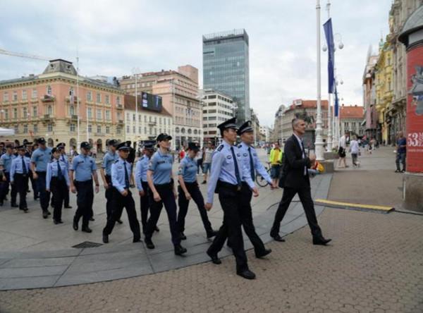 英雄凯旋！8名代表中国警察执行联巡任务的扬州警员，从克罗地亚回家