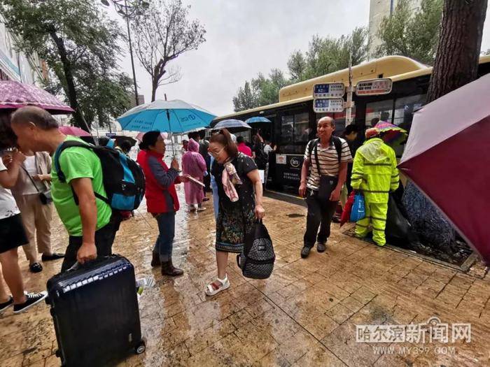 受大雨影响，17至19日省内又有60趟列车停运、缩短区段及迂回运行丨附车次名单，详情可登陆12306查询