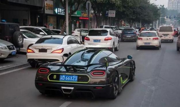 重庆街头发现两千多万柯尼塞格，零头秒杀奔驰宝马