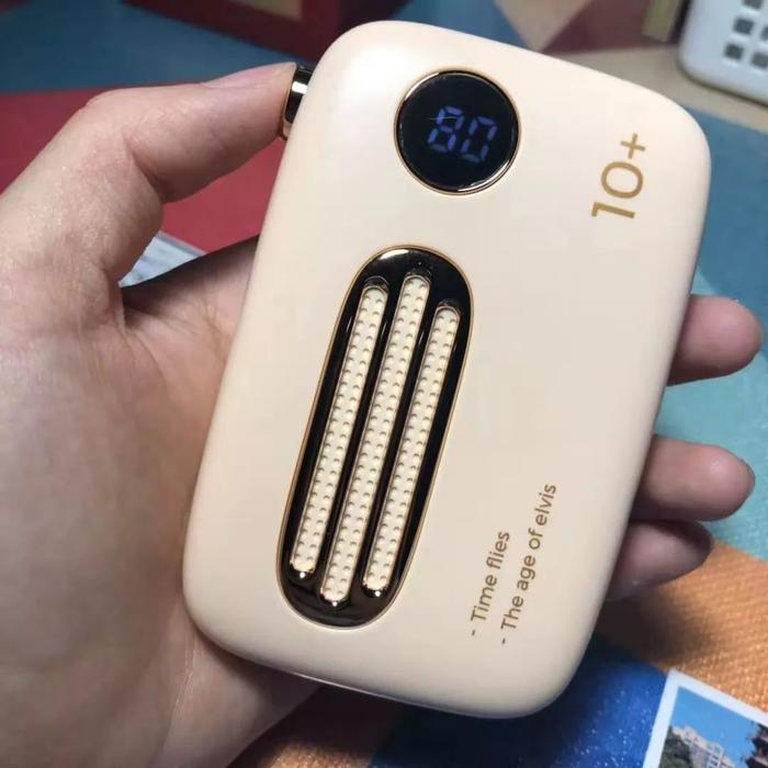 这个超高颜值的“小收音机”还能给手机充电？！