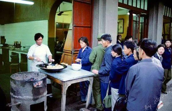 70年代的老照片，看当年与吃相关的场景，食物匮乏却都是纯天然