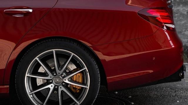 全新梅赛德斯AMG E63S，红色的外观