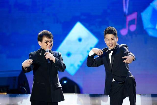 成龙、王力宏、邓紫棋亮相818从辛出发演唱会