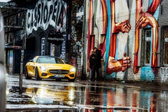 雨中的AMG GTS，气氛很是融洽！