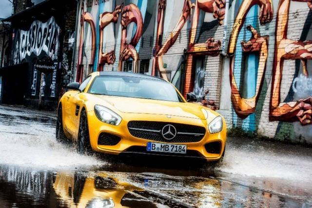 雨中的AMG GTS，气氛很是融洽！