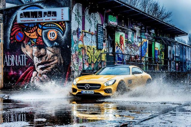 雨中的AMG GTS，气氛很是融洽！