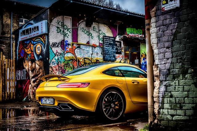 雨中的AMG GTS，气氛很是融洽！