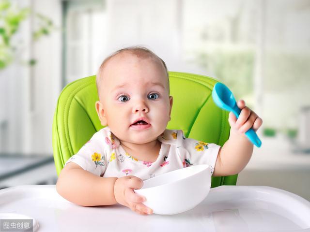 宝宝共有现象，扔餐具、扔食物、尖叫，是时候教宝宝餐桌礼仪了