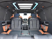 梅赛德斯V260，外观看起来和普通版奔驰V-Class差不多