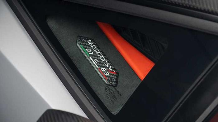 零百加速2.9秒 兰博基尼AventadoSVJ Roadster 63 Edition官图