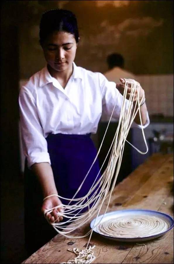 70年代的老照片，看当年与吃相关的场景，食物匮乏却都是纯天然