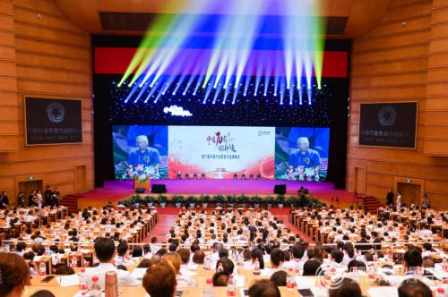 第六届中国行业影响力品牌峰会，雅座CEO白昱对话央视康辉