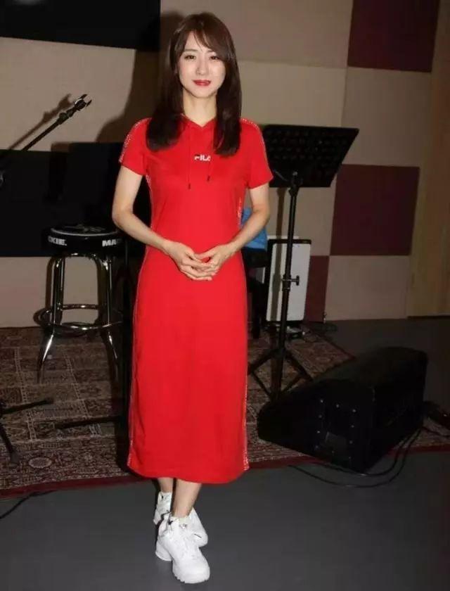 香港女歌手为应付个唱而增强体质 自曝一天要吃二十多粒维他命