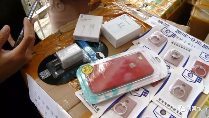 充电器卖十几块，利润高达十几万？“山寨”品牌手机配件售假窝点被捣毁