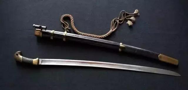 从汉到清，中国骑兵的武器是怎样从剑变到刀，从直变成弯的？
