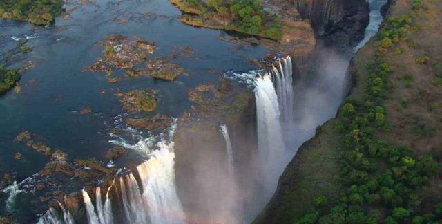 闻名世界的“东非大裂谷”，野生动植物繁衍生息的天堂
