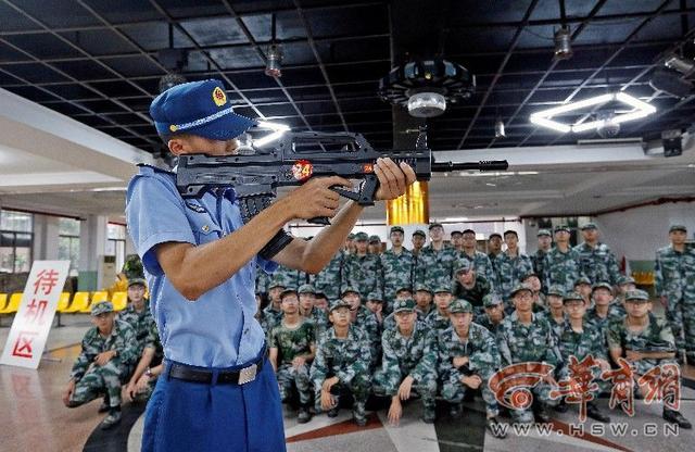 西安交大军训增加激光模拟射击演练 270名同学真实体验射击