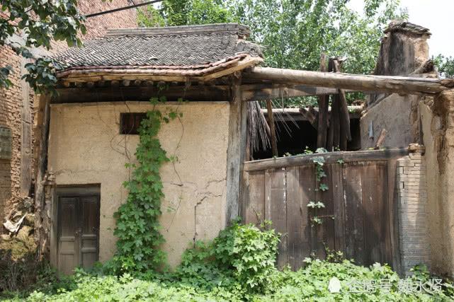 西安秦镇不少百年老房子荒芜倒塌，凉皮古镇的古朴风貌会消失吗