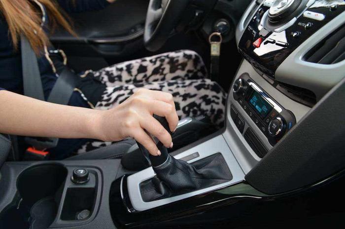 新手别这么开自动挡，这三种行为可能让你车子提前报废！
