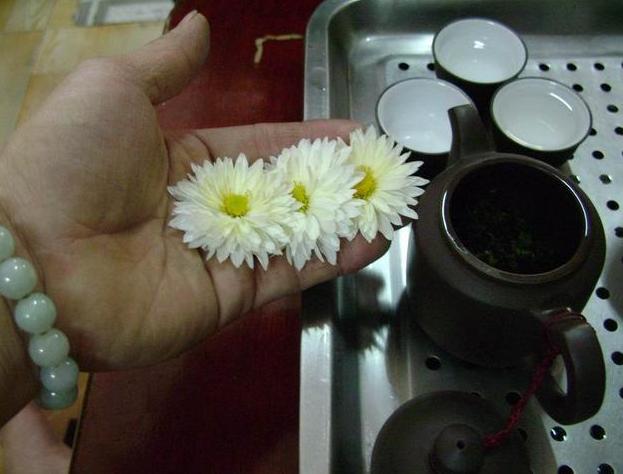 “植物安眠药”找到了，晚饭喝点，镇静安神，一觉睡到天亮