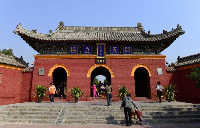 比少林寺受欢迎的寺庙，游客破世界记录，香火多得消防车随时待命