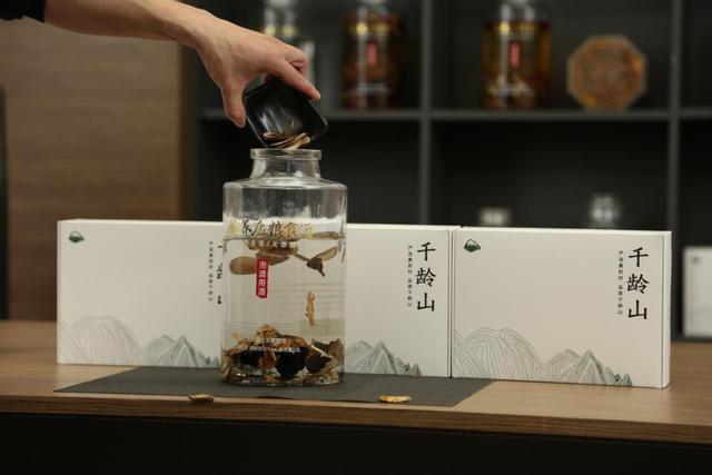 男性养生：枸杞红枣泡酒的方法、功效与禁忌