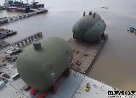 中国首艘远洋LNG燃料加注船液罐项目点火开工