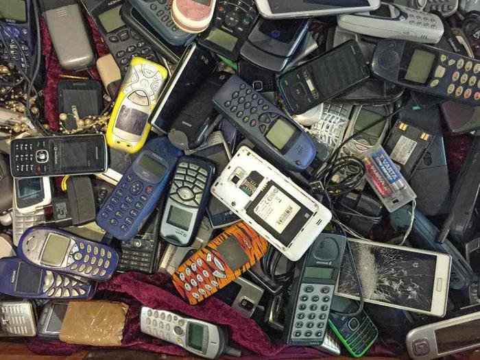 英国：不用的旧手机捐国家炼稀土 四千万部手机能造多少架F35？