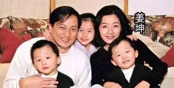 曾与刘德华齐名，历经2次婚姻5段恋情，抚养6个孩子一年花费500万