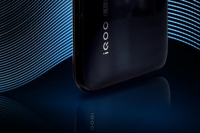 iQOO Pro 5G版图赏：来看看跑分50万的5G手机长啥样