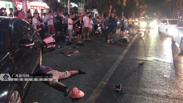 最新｜南宁东葛葛村路口车祸已造成2人死亡 3人受伤